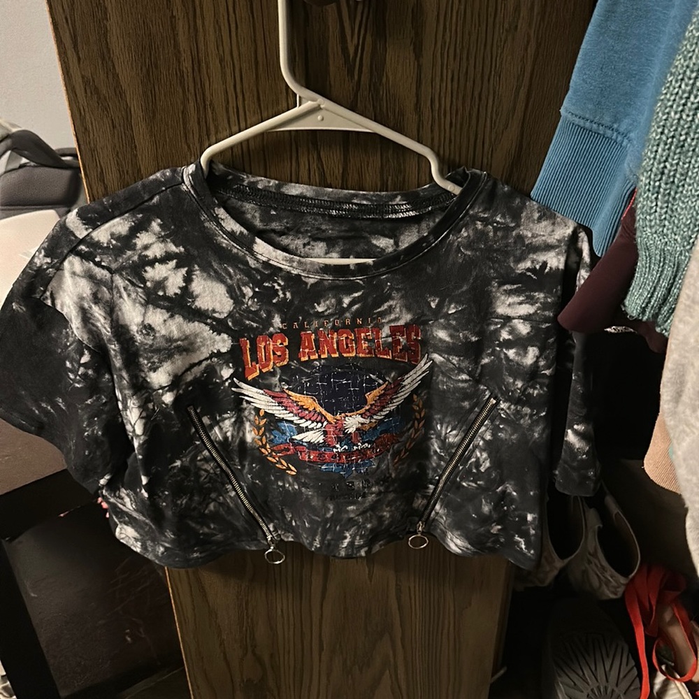 Cropped graphic tee